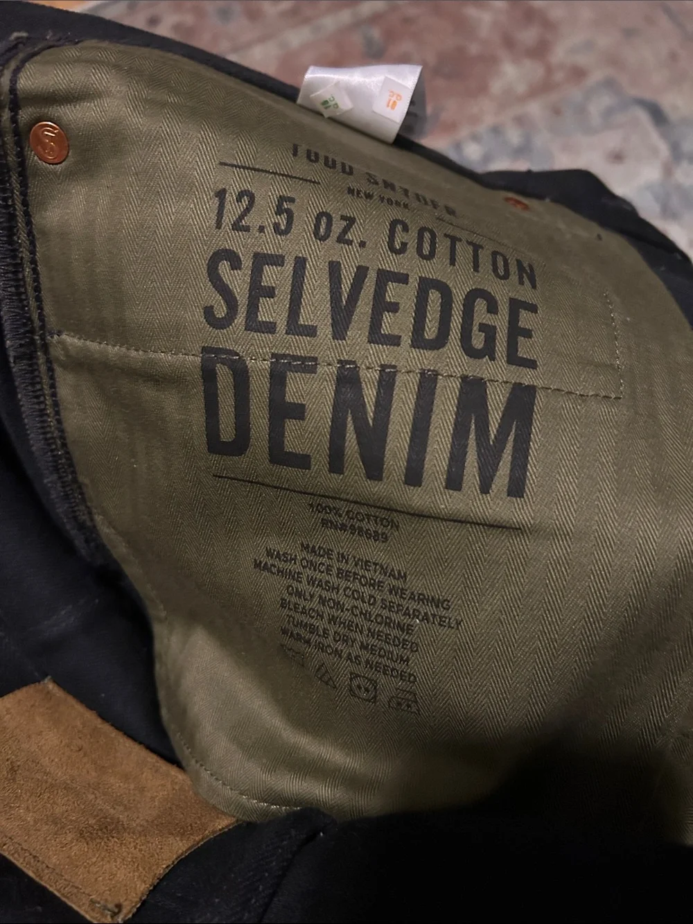 Pleated Selvedge Relaxed Fit Denim